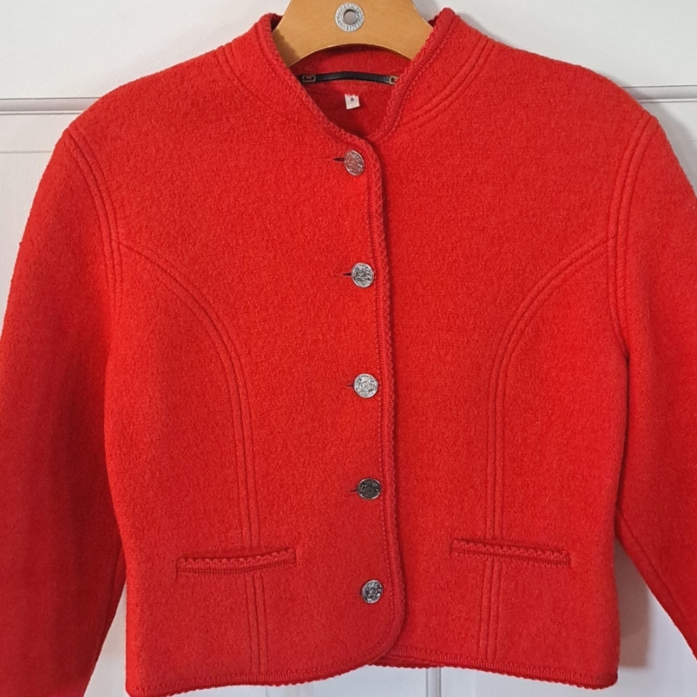 Vintage Red Pure Wool Cropped Jacket Coat Silver Crest Buttons Pockets Timeless - Picture 3 of 13